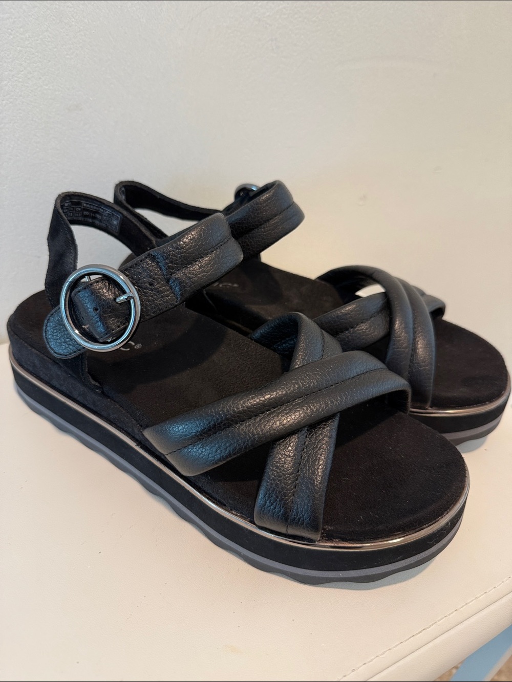 Vionic Reyna Platform Sandal Black Leather, Size 8, Like New